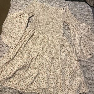 XL off the shoulder flowered dress with bell sleeves